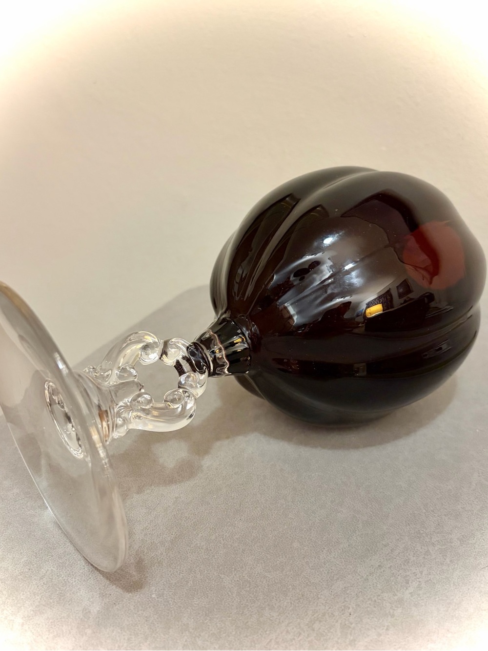 Vintage Cambridge Glass Company Amethyst Keyhole Ivy Ball Vase. 8" Tall - Picture 6 of 9